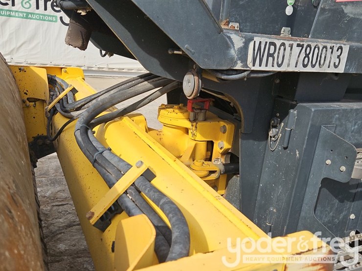 2017-bomag-bw211d-3-image-15