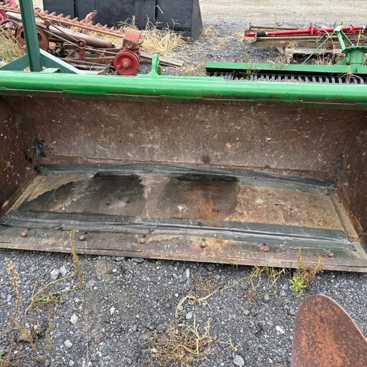 John Deere Bucket