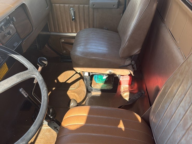1979-international--model-1924-tandem-grain-truck,-81,877-miles,-4x4-manual-transmission,-gas,-roll-tarp-image-9