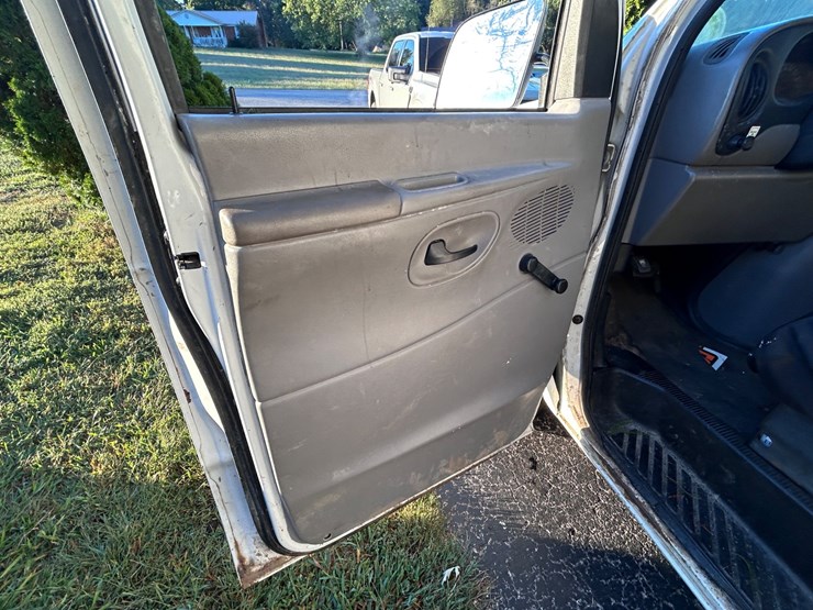 1999-ford-e250-image-23