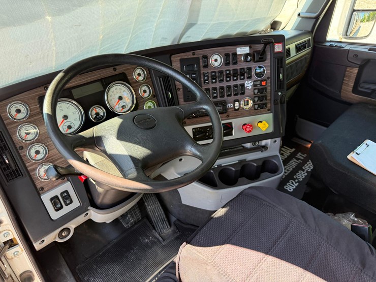 2018-freightliner-122sd-image-18