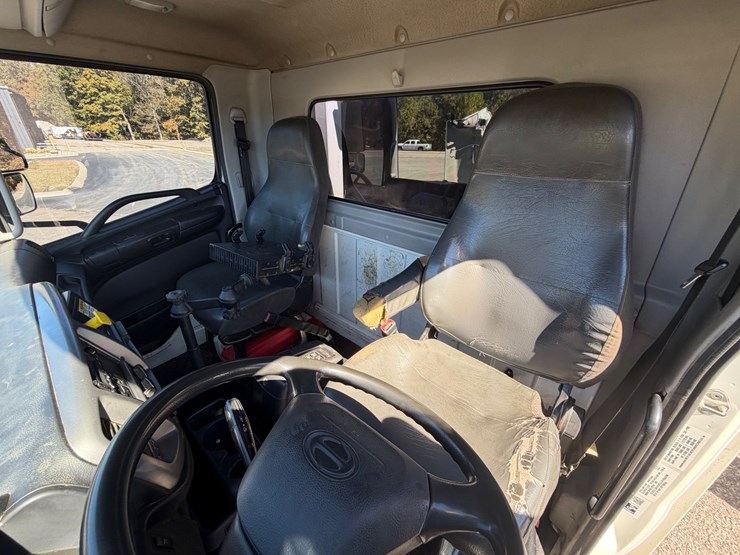 2016-hino-338-image-77