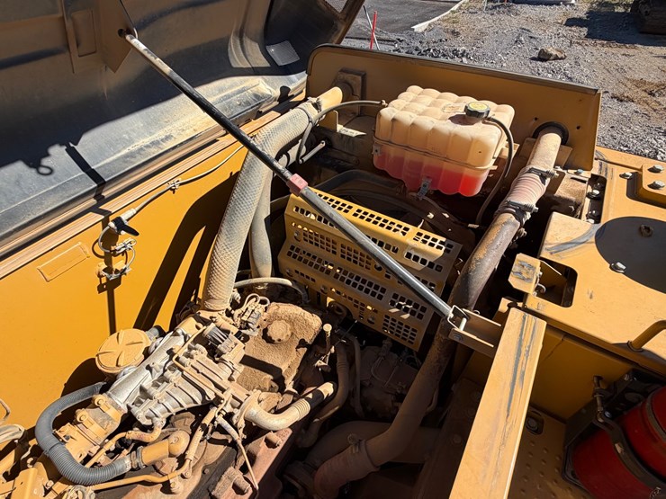 2016-caterpillar-323fl-image-32