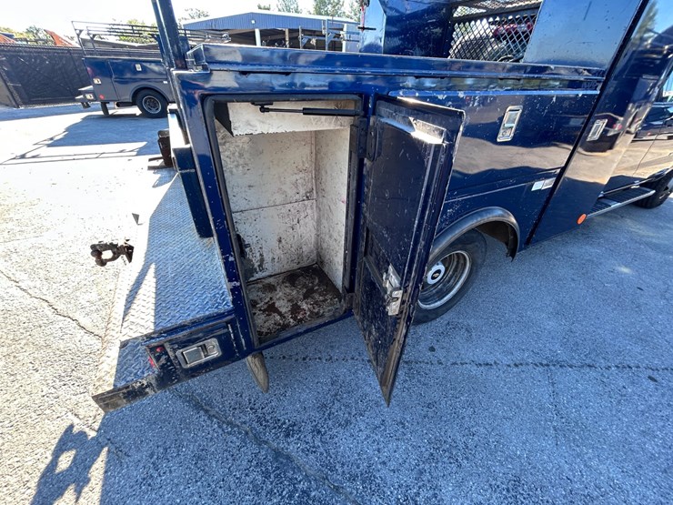 2016-chevrolet-3500-image-19