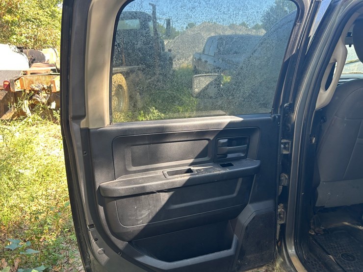 2013-dodge-1500-image-47