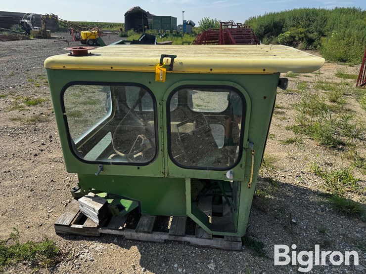 egging-4020-split-door-tractor-cab-image-4