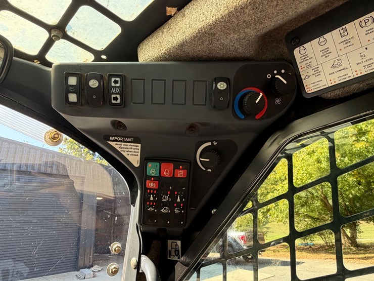 2021-deere-325g-image-33