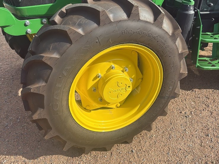 2023-john-deere-5075e-image-2