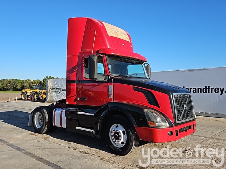 2015-volvo-vnl42t300-image-7