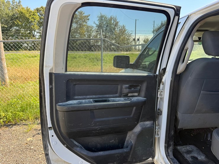 2016-dodge-1500-image-54