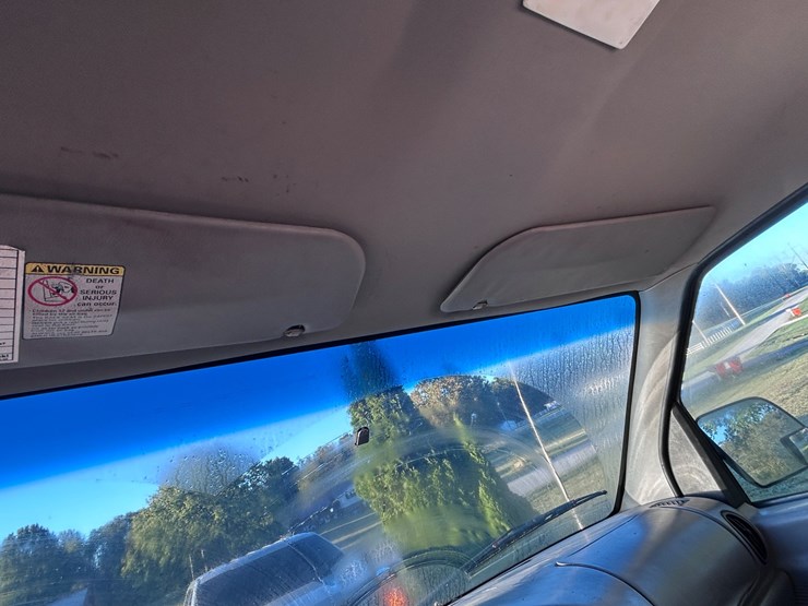 1999-ford-e250-image-28