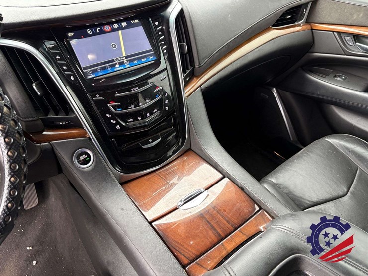 2017-cadillac-escalade-esv-luxury-image-68