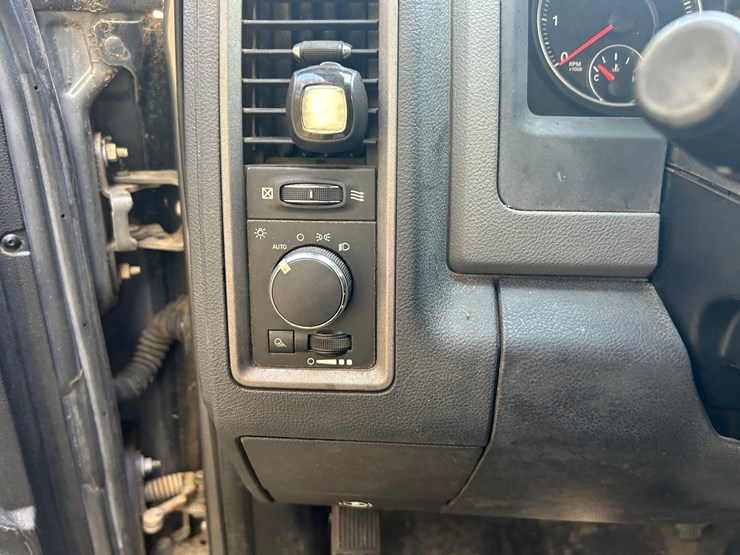 2013-dodge-1500-image-61