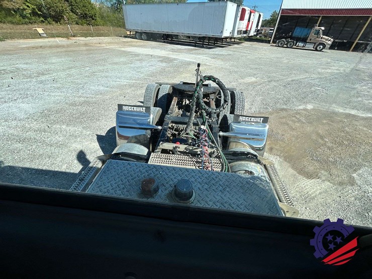 2018-peterbilt-389-image-97