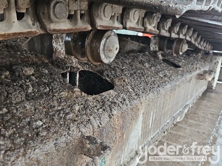 2014-komatsu-pc210-lc-10-image-21