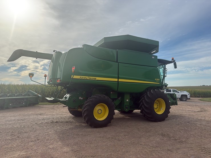 2012-john-deere-s550-image-19