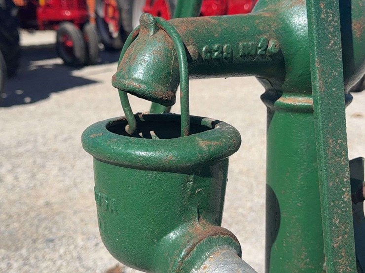 well-pump-display-image-11