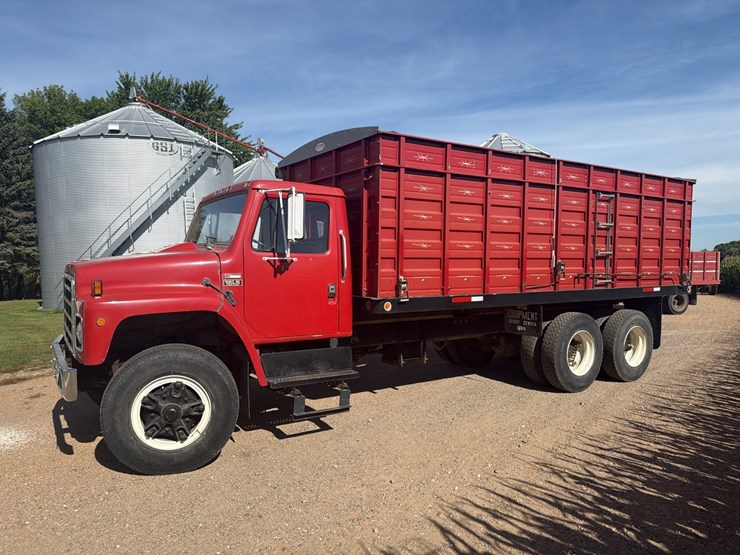 1979-international--model-1924-tandem-grain-truck,-81,877-miles,-4x4-manual-transmission,-gas,-roll-tarp-image-1