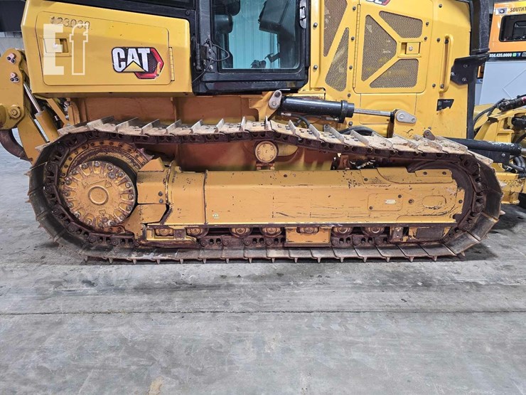 2021-caterpillar-d2-image-30
