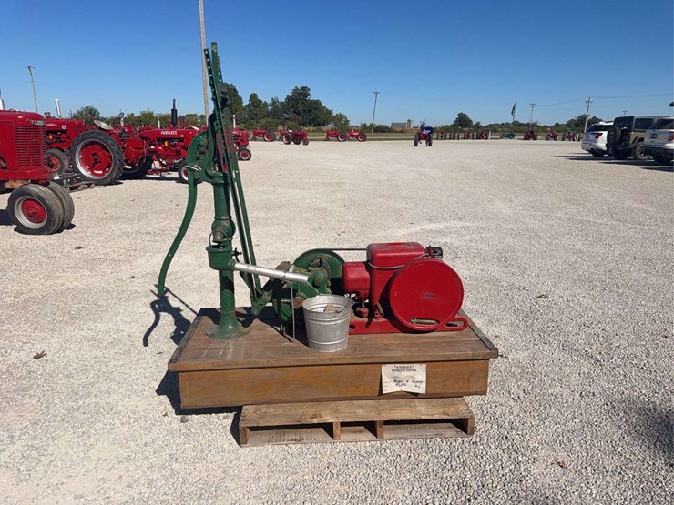 well-pump-display-image-1