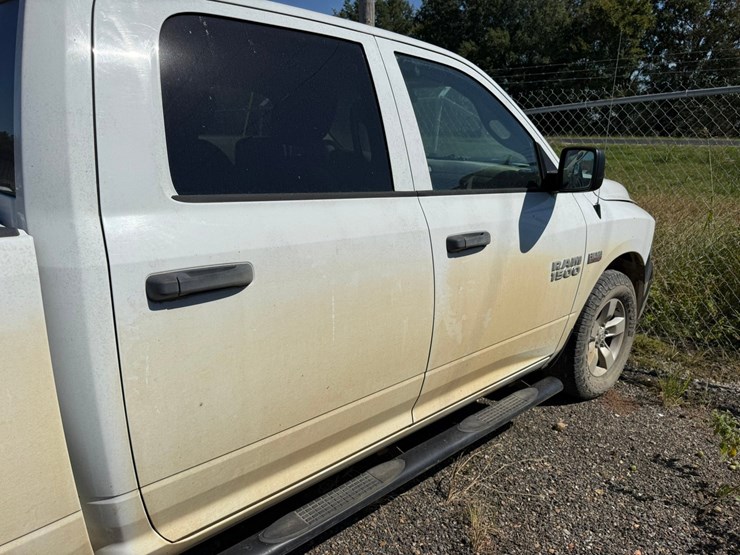 2016-dodge-1500-image-31