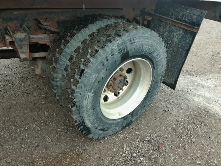 2001-freightliner-fl80-image-20