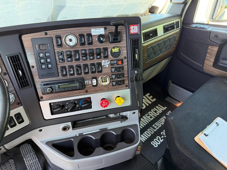 2018-freightliner-122sd-image-19