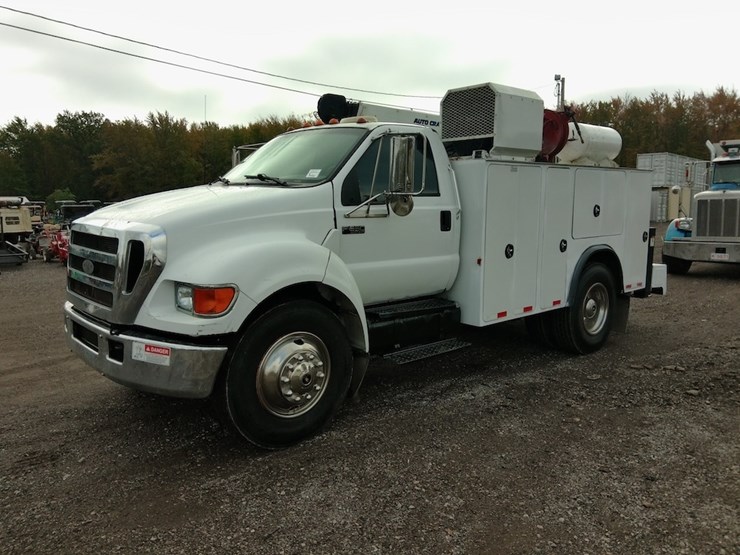 2004-ford-f650-image-1
