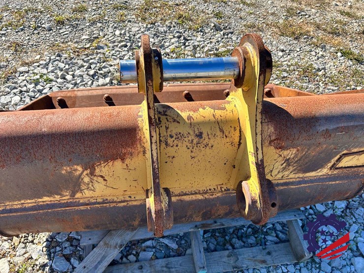 caterpillar-60-image-14