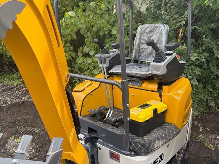 new-sd-lanch-co-diesel-mini-excavator-model-me20-image-8