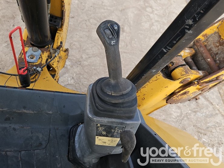 2018-caterpillar-420f2-it-image-25