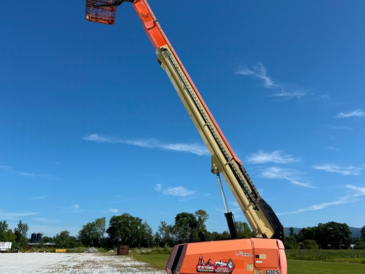 2020-jlg-600s-image-1