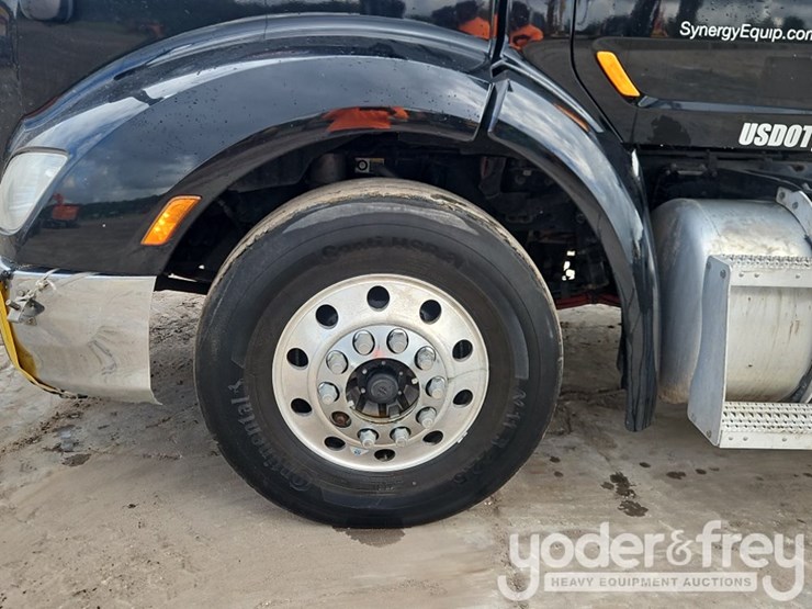 2019-peterbilt-579-image-12