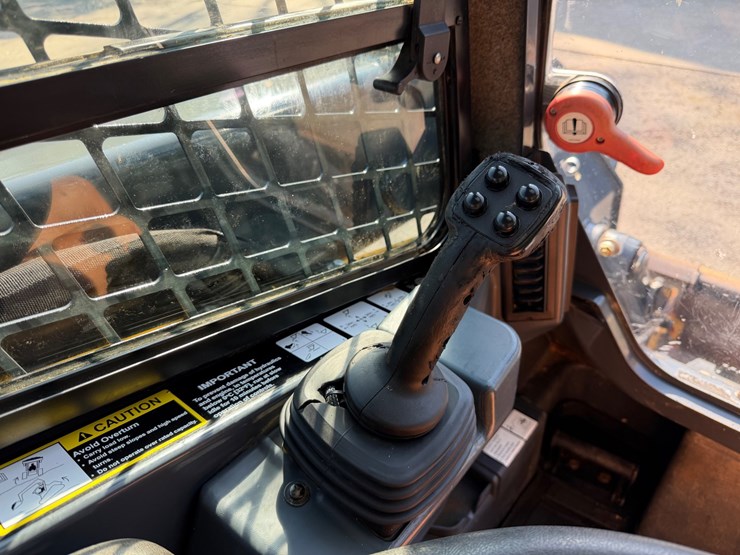 2021-deere-325g-image-29