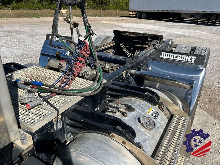 2018-peterbilt-389-image-69