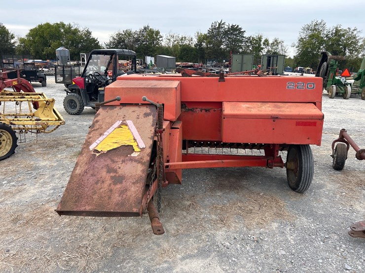 massey-ferguson-220-image-5