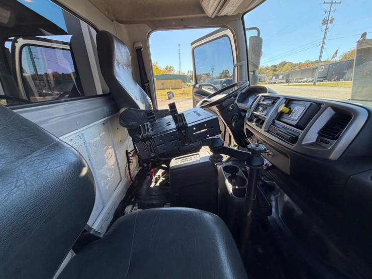 2016-hino-338-image-81