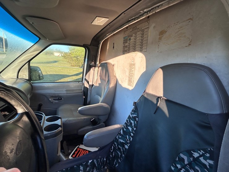 1999-ford-e250-image-25