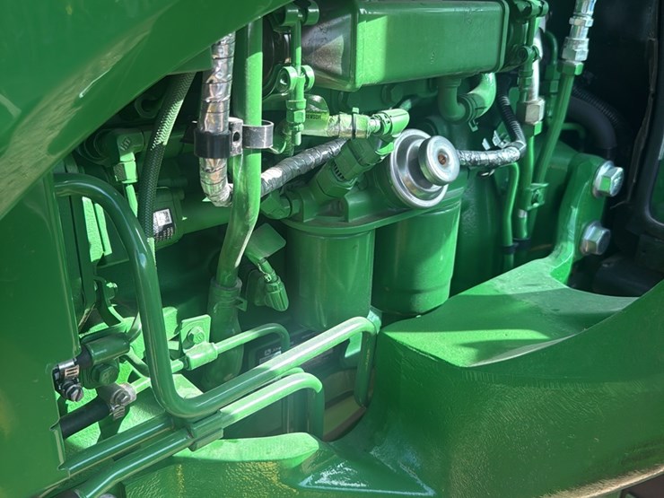 2023-john-deere-5075e-image-11