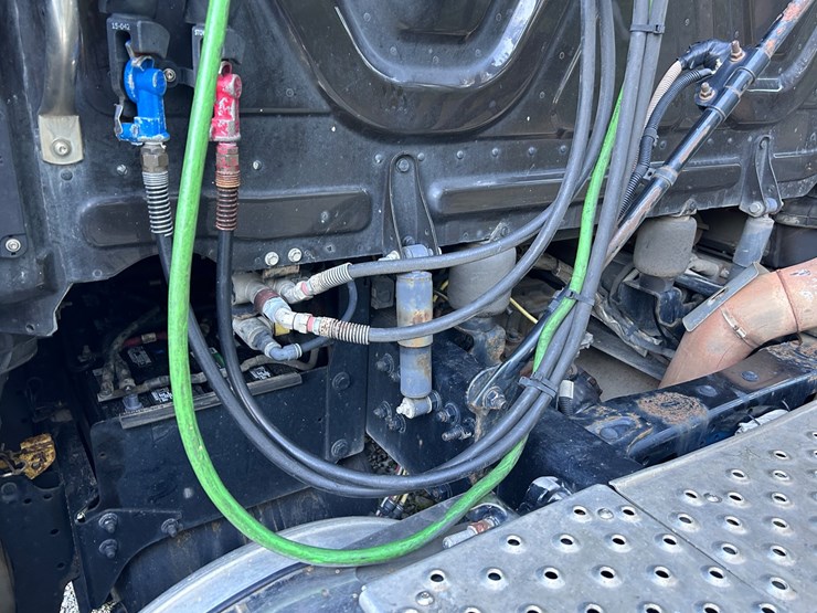2016-freightliner-cascadia-113-image-16