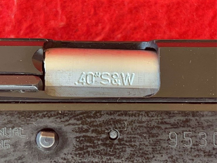imi-desert-eagle-baby-eagle-.40-s&w-semiauto-pistol-image-13