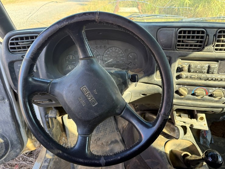 2002-chevrolet-s10-image-35
