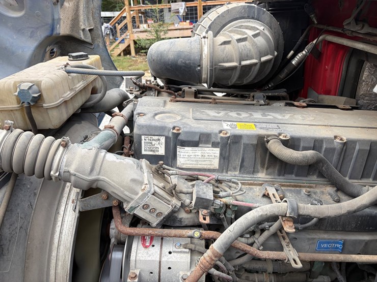 2004-volvo-10-image-12