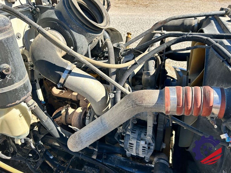 2007-peterbilt-335-image-36
