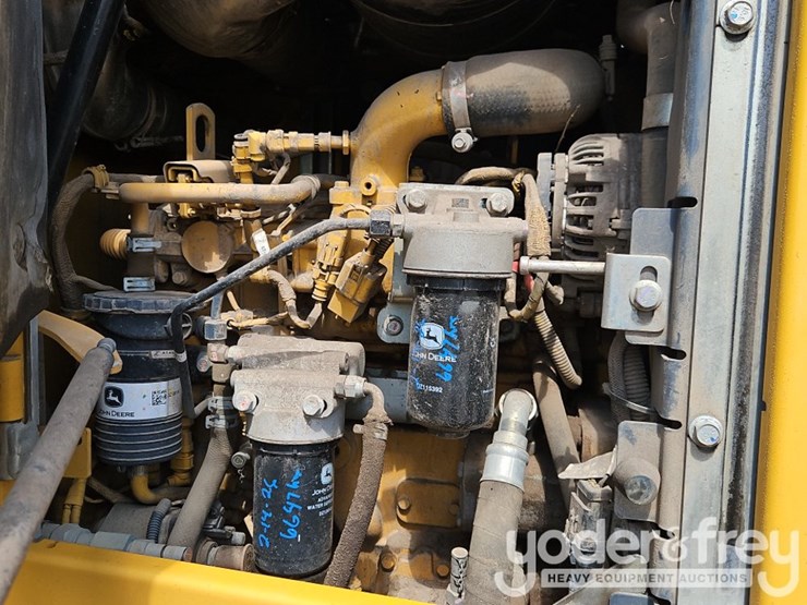 2019-deere-444k-image-15