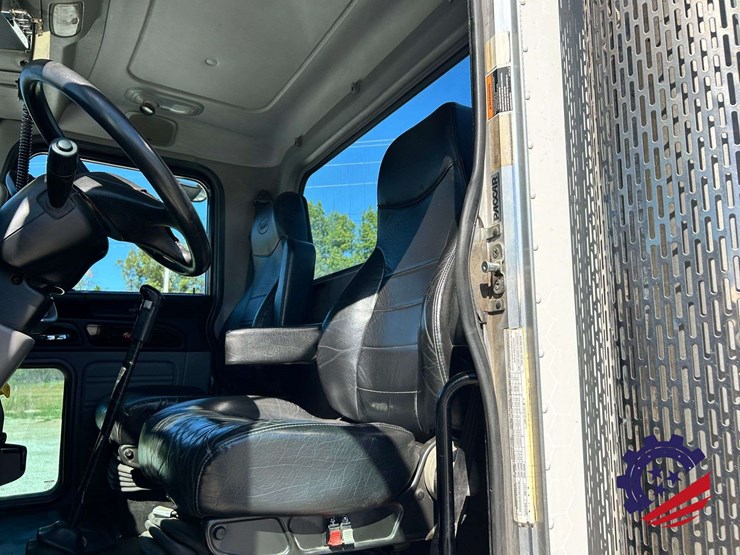 2018-peterbilt-389-image-73