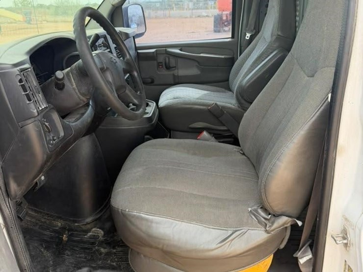 2005-chevrolet-express-1500-image-9