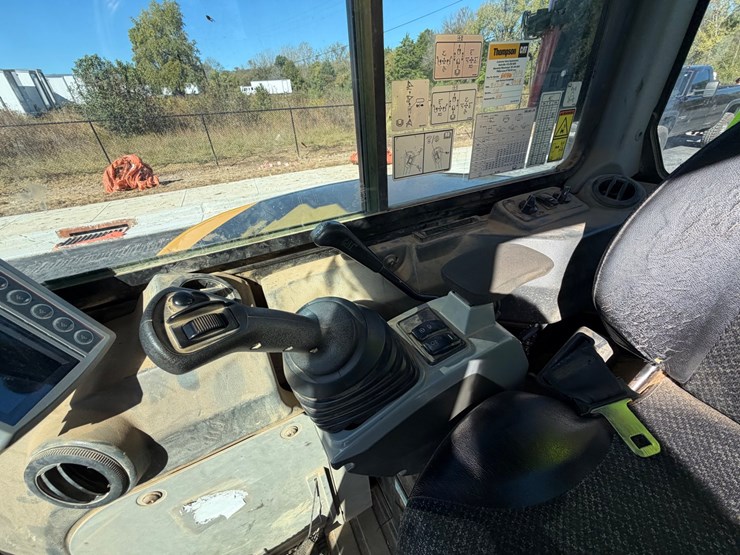 2018-caterpillar-305.5e2-image-21