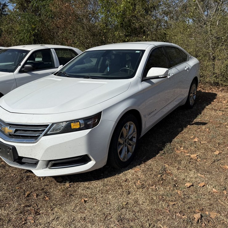#46833 • 2018 Chevrolet Impala LT Sedan 2G1105S38J9109671 INV#46833