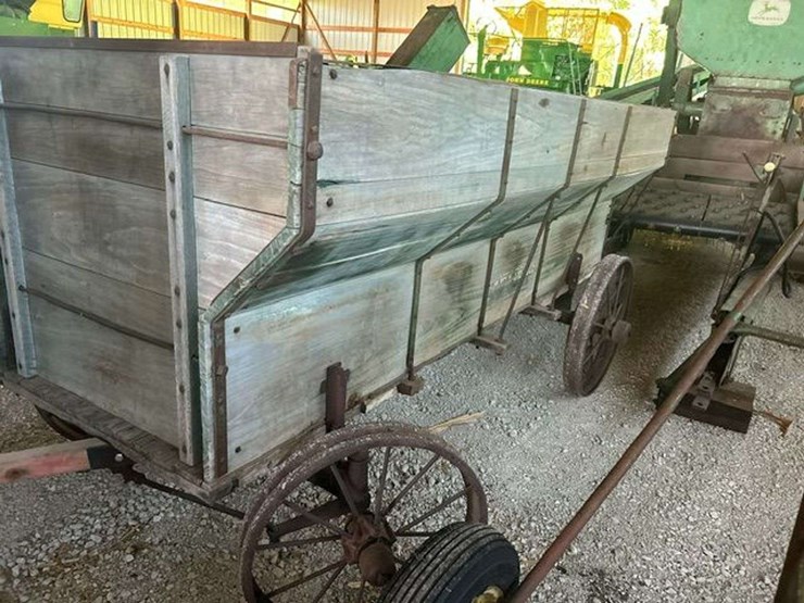john-deere-flare-box-wagon-on-john-deere-steel-wheel-running-gear-image-2